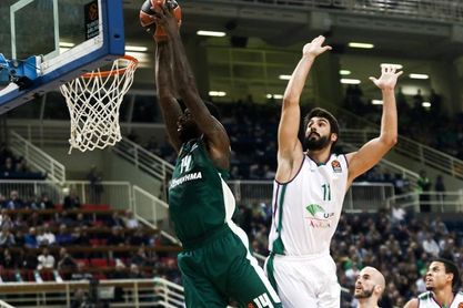 82-71. La mejoría del Unicaja no le basta para conquistar Atenas 82-71. La mejoría del Unicaja no le basta para conquistar Atenas