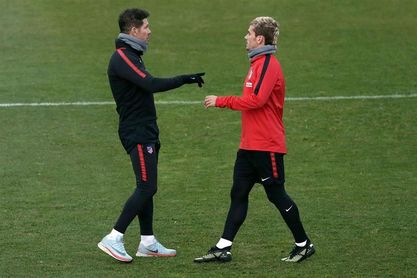 Simeone alinea a Thomas de lateral y a Griezmann-Gameiro en ataque Simeone alinea a Thomas de lateral y a Griezmann-Gameiro en ataque