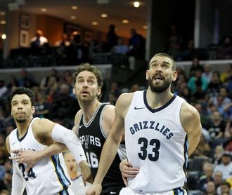 Spurs comienzan a jugar mejor en defensa; los Warriors reactivan su ataque Spurs comienzan a jugar mejor en defensa; los Warriors reactivan su ataque