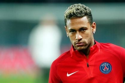 Neymar vuelve a París tras resolver "asunto familiar" en Brasil Neymar vuelve a París tras resolver "asunto familiar" en Brasil