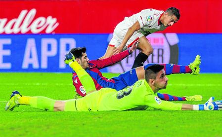 No hay pólvora en la barbacana nervionense No hay pólvora en la barbacana nervionense
