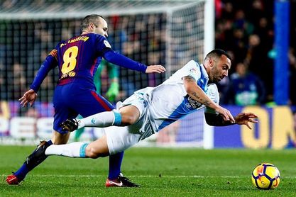 4-0. El Barça golea al Dépor y llegará al clásico con una renta de 11 puntos 4-0. El Barça golea al Dépor y llegará al clásico con una renta de 11 puntos