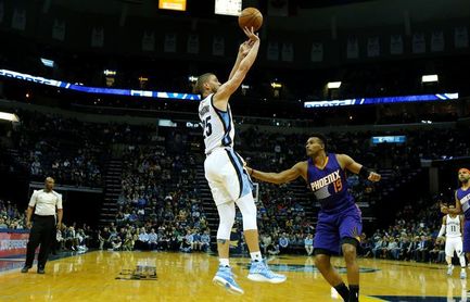 99-97. Chandler sella la victoria de los Suns ante los Grizzlies en un duelo de perdedores 99-97. Chandler sella la victoria de los Suns ante los Grizzlies en un duelo de perdedores