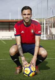 Rober Ibáñez: "Tengo ganas de poder tener minutos y disfrutar con Osasuna" Rober Ibáñez: "Tengo ganas de poder tener minutos y disfrutar con Osasuna"
