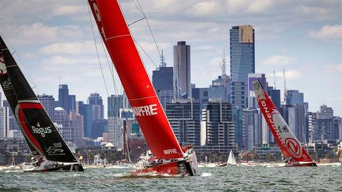 ´Mapfre´ y ´Vestas´ atacan desde el oeste; ´Dongfeng´ resiste en el liderato ´Mapfre´ y ´Vestas´ atacan desde el oeste; ´Dongfeng´ resiste en el liderato