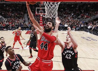 Mirotic fue mejor que Ibaka, pero ganan Raptors; Pau Gasol acabó sin puntos Mirotic fue mejor que Ibaka, pero ganan Raptors; Pau Gasol acabó sin puntos