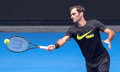 Roger Federer se entrena en Melbourne Roger Federer se entrena en Melbourne