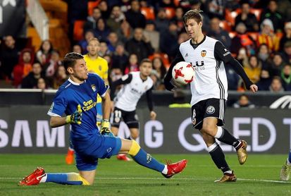 4-0. Vietto mete en cuartos al Valencia ante un Las Palmas sin garra 4-0. Vietto mete en cuartos al Valencia ante un Las Palmas sin garra
