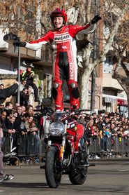 15.000 participantes en Motauros aplauden a Ángel Nieto en su ciudad natal 15.000 participantes en Motauros aplauden a Ángel Nieto en su ciudad natal