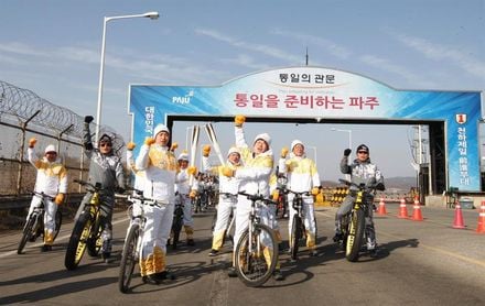 Pyongyang cancela la visita de artistas al Sur para preparar actos en los JJOO Pyongyang cancela la visita de artistas al Sur para preparar actos en los JJOO