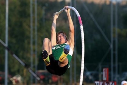 Adrián Vallés salta 5,61, mejor marca española bajo techo en 16 años Adrián Vallés salta 5,61, mejor marca española bajo techo en 16 años