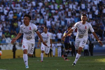 El Alianza derrota al Metapán y toma el liderato del fútbol salvadoreño El Alianza derrota al Metapán y toma el liderato del fútbol salvadoreño