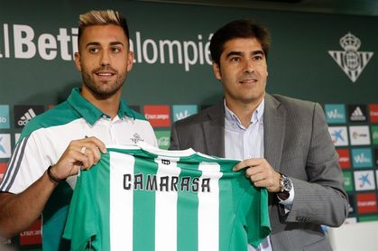 Camarasa rechazó una oferta del Brighton porque su "ilusión es triunfar en el Betis" Camarasa rechazó una oferta del Brighton porque su "ilusión es triunfar en el Betis"