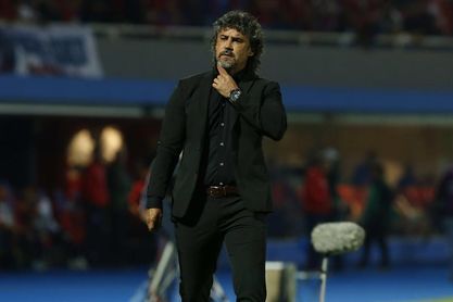 Leonel Álvarez abandona el Cerro Porteño a dos días de comenzar la Liga Leonel Álvarez abandona el Cerro Porteño a dos días de comenzar la Liga