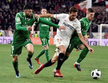 2-0. El Sevilla, a su novena final tras superar al matagigantes de Copa 2-0. El Sevilla, a su novena final tras superar al matagigantes de Copa