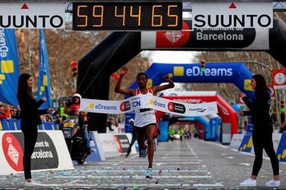 El etíope Mule Washiun, con 59:44, nuevo récord de la prueba El etíope Mule Washiun, con 59:44, nuevo récord de la prueba