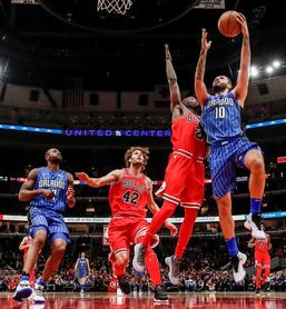 103-101. LaVine hace la diferencia a favor de Bulls, en duelo de perdedores 103-101. LaVine hace la diferencia a favor de Bulls, en duelo de perdedores