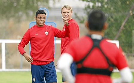 Kjaer y Muriel, quien ya le ha dado la vuelta a ´su tortilla´, fueron las dos grandes apuestas de Arias en verano. Kjaer y Muriel, quien ya le ha dado la vuelta a ´su tortilla´, fueron las dos grandes apuestas de Arias en verano.