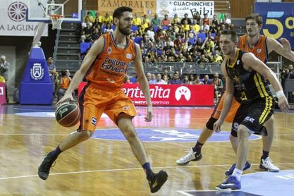 El Valencia confía en su progresión para cumplir y doblegar al Tenerife El Valencia confía en su progresión para cumplir y doblegar al Tenerife