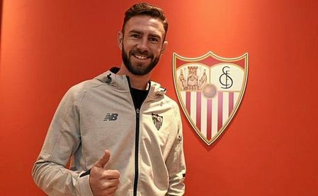 Layún: "Bromeo con Guardado, pero en el derbi iremos a muerte" Layún: "Bromeo con Guardado, pero en el derbi iremos a muerte"
