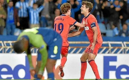 Los jugadores de la Real Sociedad celebran un gol. Los jugadores de la Real Sociedad celebran un gol.