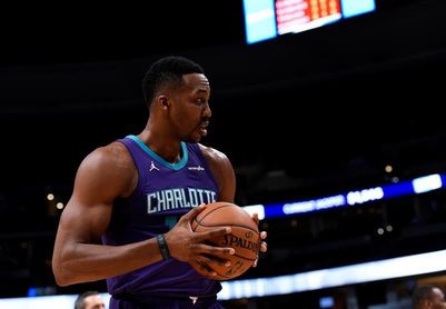 111-96. Howard y Walker lideran la victoria de los Hornets en el debut de Willy 111-96. Howard y Walker lideran la victoria de los Hornets en el debut de Willy