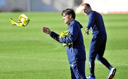 Montella ha citado a 18 futbolistas. Montella ha citado a 18 futbolistas.