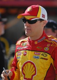 Kevin Harvick se proclamó campeón en Atlanta; Suárez acabó decimoquinto Kevin Harvick se proclamó campeón en Atlanta; Suárez acabó decimoquinto