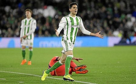 Bartra se lamenta durante el Betis-Real Sociedad. Bartra se lamenta durante el Betis-Real Sociedad.