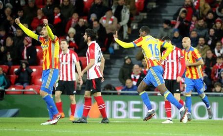 Kondogbia tiene tres ofertas, una de España, además de la del Valencia Kondogbia tiene tres ofertas, una de España, además de la del Valencia