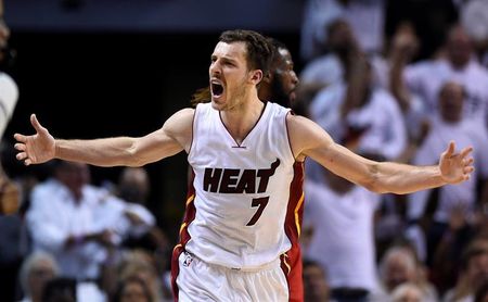 125-103. Whiteside y los Heat ganan con facilidad a los Suns y son séptimos en el Este 125-103. Whiteside y los Heat ganan con facilidad a los Suns y son séptimos en el Este