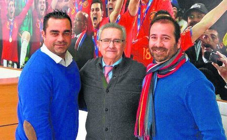Francisco López Servio, director del CEDIFA, junto a Pablo del Pino y Goyo Chanfreut (derecha), los dos promotores del curso ´Entreno, luego emprendo´. Francisco López Servio, director del CEDIFA, junto a Pablo del Pino y Goyo Chanfreut (derecha), los dos promotores del curso ´Entreno, luego emprendo´.