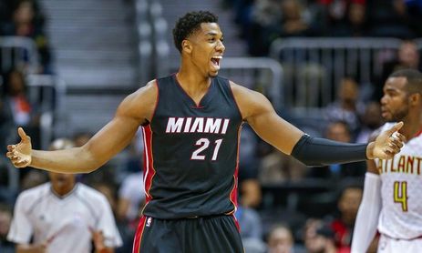 108-99. Whiteside y Wade formaron la combinación ganadora de Heat 108-99. Whiteside y Wade formaron la combinación ganadora de Heat