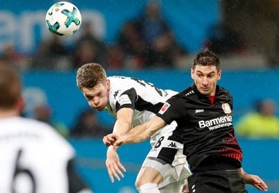 Lucas Alario pone tercero al Bayer Leverkusen Lucas Alario pone tercero al Bayer Leverkusen