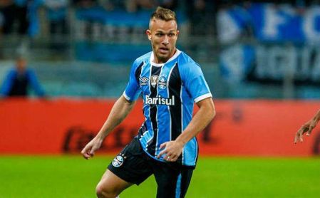 El Barça hace oficial la opción de compra por Arthur El Barça hace oficial la opción de compra por Arthur