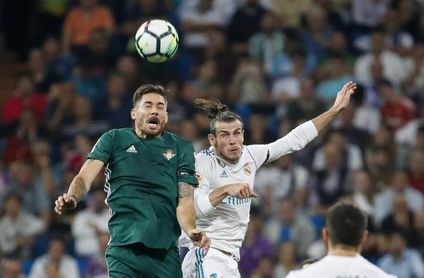 Competición retira la tarjeta a Javi García y podrá jugar ante el Espanyol Competición retira la tarjeta a Javi García y podrá jugar ante el Espanyol
