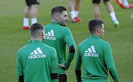 Retiran la amarilla Javi García y estará contra el Espanyol Retiran la amarilla Javi García y estará contra el Espanyol