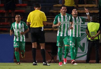 4-0. Atlético Nacional aplasta al Delfín y lidera cómodo el Grupo B 4-0. Atlético Nacional aplasta al Delfín y lidera cómodo el Grupo B