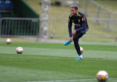 Neymar empieza a entrenarse y celebra el triunfo del PSG Neymar empieza a entrenarse y celebra el triunfo del PSG