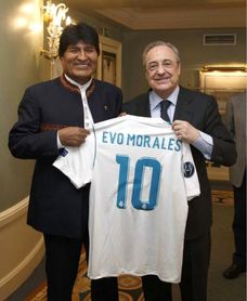 Florentino Pérez regaló a Evo Morales una camiseta del Real Madrid Florentino Pérez regaló a Evo Morales una camiseta del Real Madrid