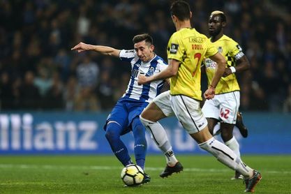 2-0. El Oporto sigue líder al ganar al Boavista con un Casillas providencial 2-0. El Oporto sigue líder al ganar al Boavista con un Casillas providencial