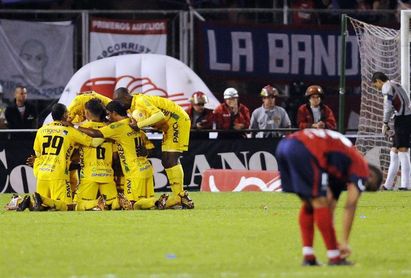 Millonarios sigue en barrena y pierde 2-0 con Junior en la Liga colombiana Millonarios sigue en barrena y pierde 2-0 con Junior en la Liga colombiana