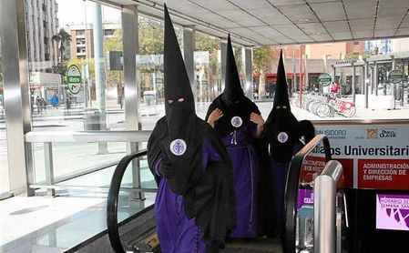 Metro de Sevilla ampliará los horarios y pondrá trenes dobles en Semana Santa. Metro de Sevilla ampliará los horarios y pondrá trenes dobles en Semana Santa.