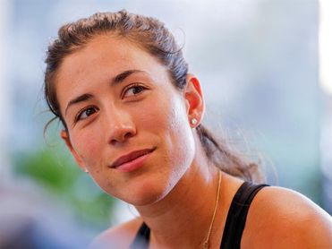 Muguruza avanza a la tercera ronda del Abierto de Miami por la retirada de Anisimova Muguruza avanza a la tercera ronda del Abierto de Miami por la retirada de Anisimova