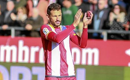 Stuani ha sido vinculado tanto al Betis como al Sevilla. Stuani ha sido vinculado tanto al Betis como al Sevilla.