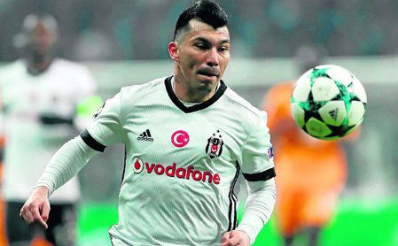Medel revela que pudo venir al Sevilla en enero Medel revela que pudo venir al Sevilla en enero