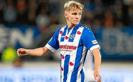Odegaard está dejando algunas buenas actuaciones en la Eredivisie. Odegaard está dejando algunas buenas actuaciones en la Eredivisie.