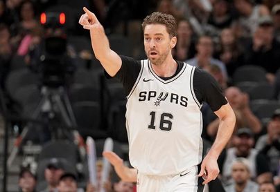 Un doble-doble de Gasol no impide la derrota de los Spurs; gana Calderón de titular Un doble-doble de Gasol no impide la derrota de los Spurs; gana Calderón de titular