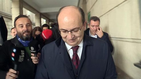 Castro avisa al Barça de que en el Sánchez Pizjuán "es muy complicado ganar" Castro avisa al Barça de que en el Sánchez Pizjuán "es muy complicado ganar"