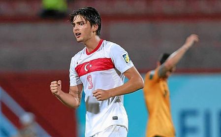 Al Sevilla estudia la evolución de Yokuslu desde hace un par de temporadas. Al Sevilla estudia la evolución de Yokuslu desde hace un par de temporadas.